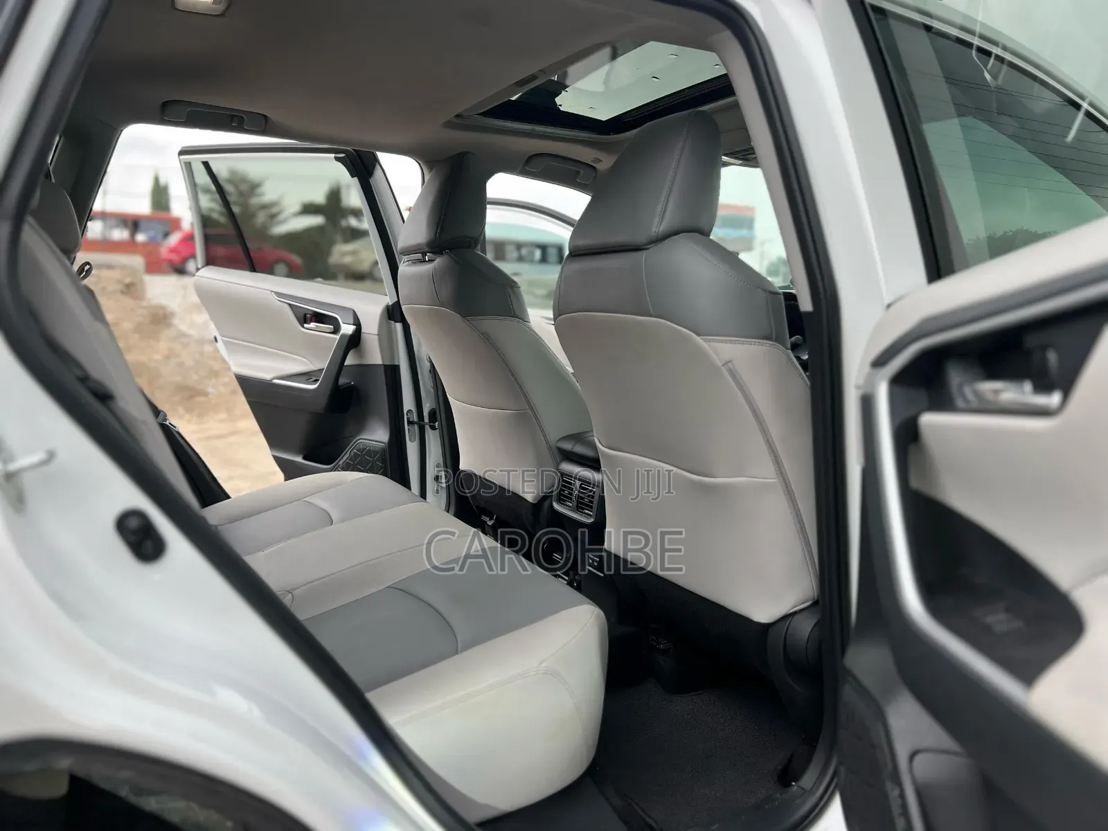 Toyota RAV4 2021 White
