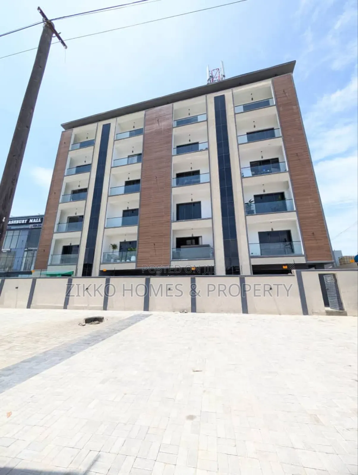 3bdrm Maisonette in Lekki Phase 1 for sale
