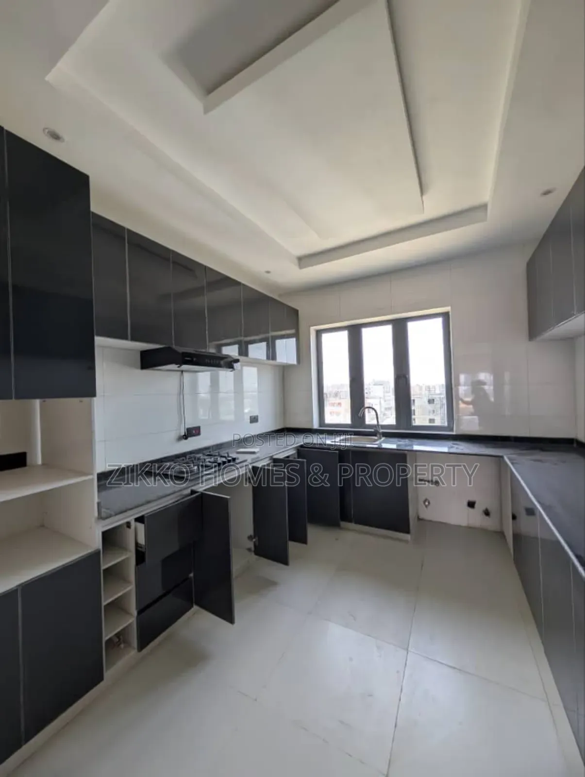 3bdrm Maisonette in Lekki Phase 1 for sale
