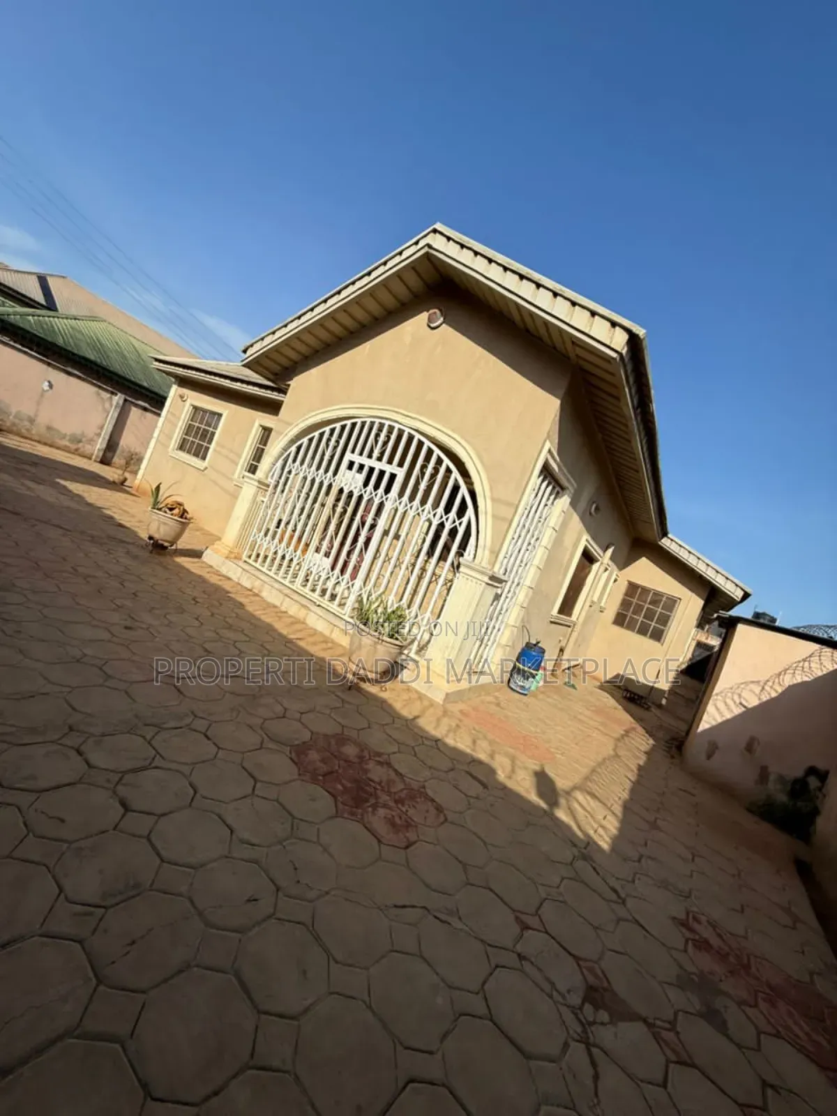 4bdrm Bungalow in Ayobo for sale