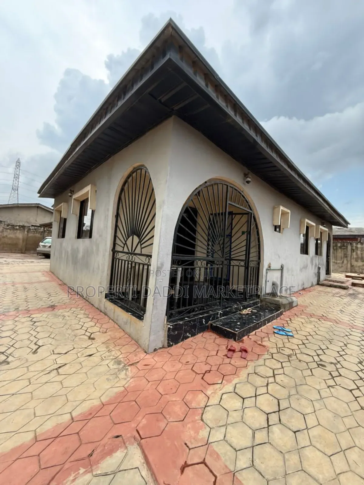 4bdrm Bungalow in Alagbado for sale