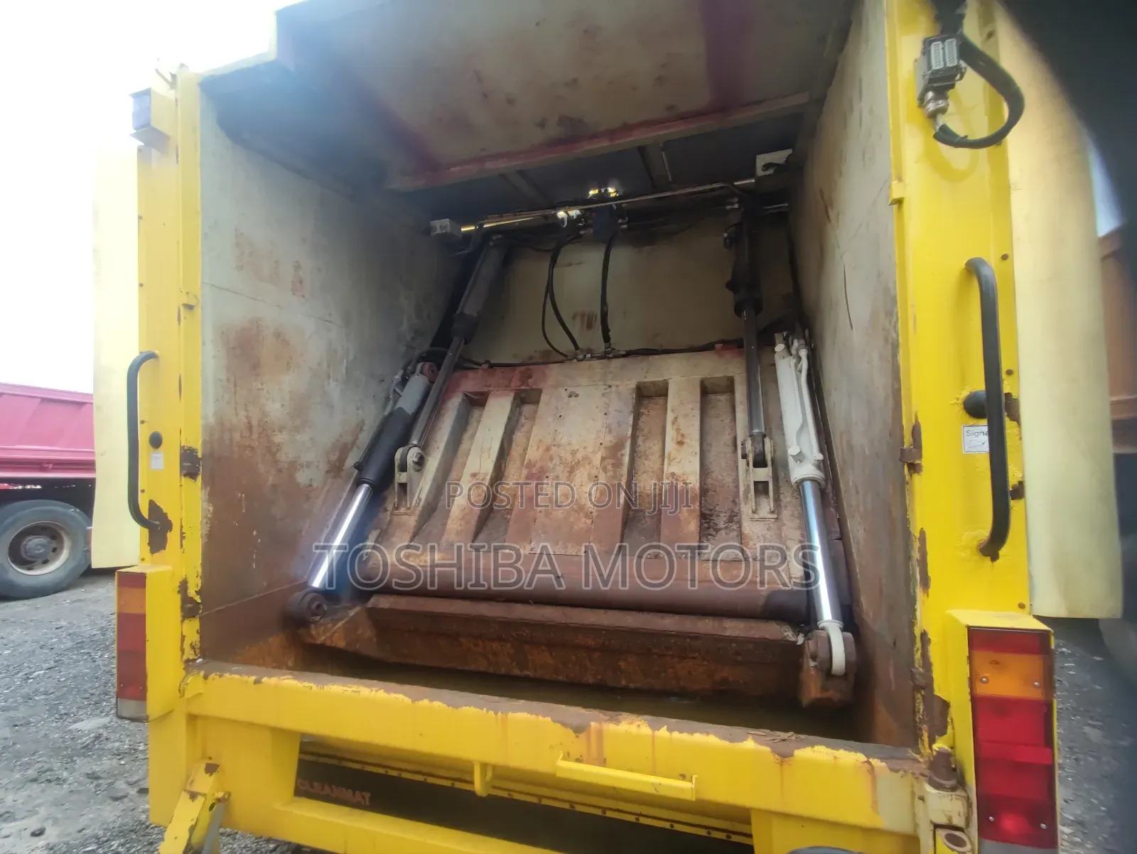 Man Diesel Truck 10 Tyres