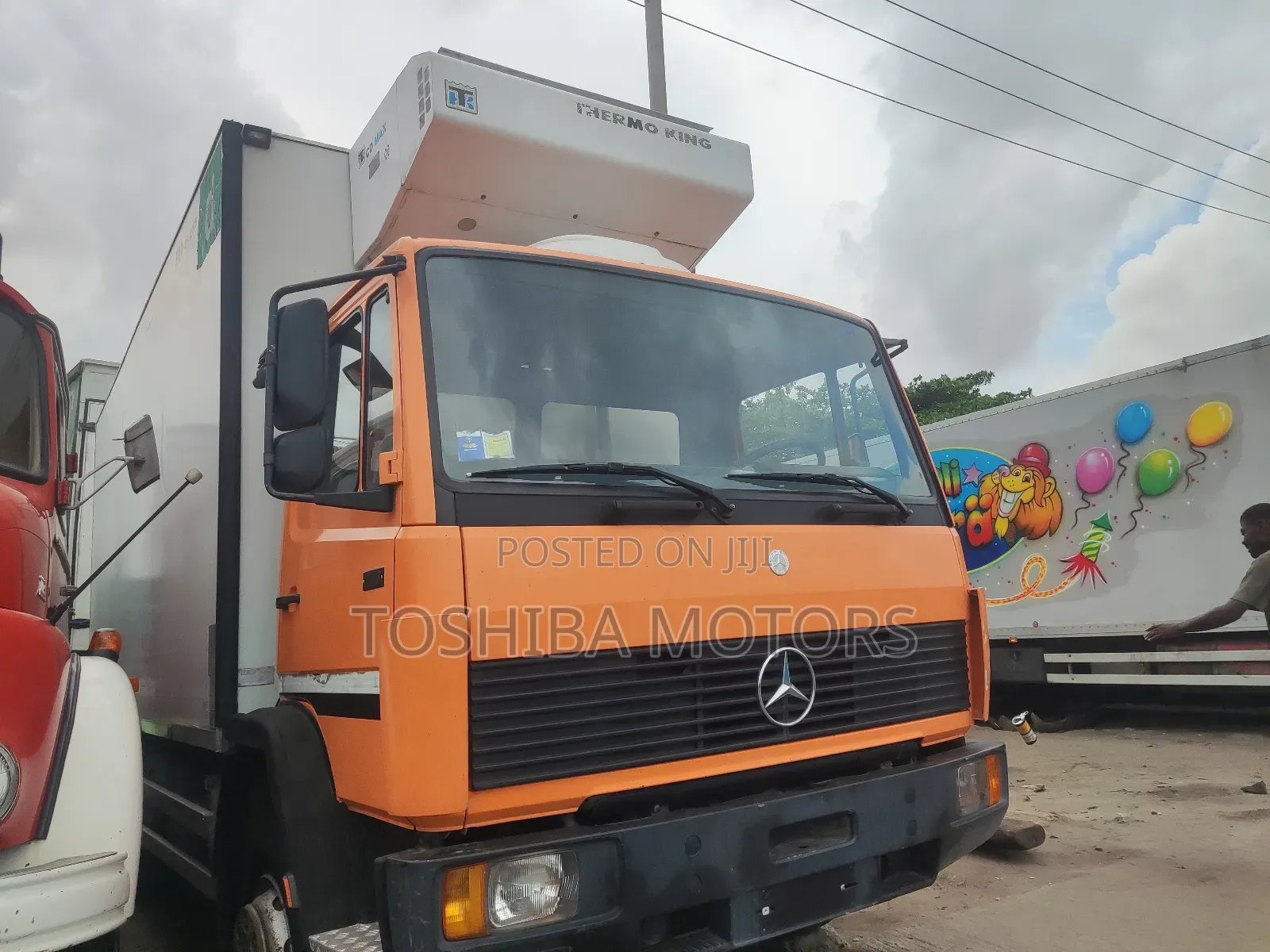Refrigerator Truck