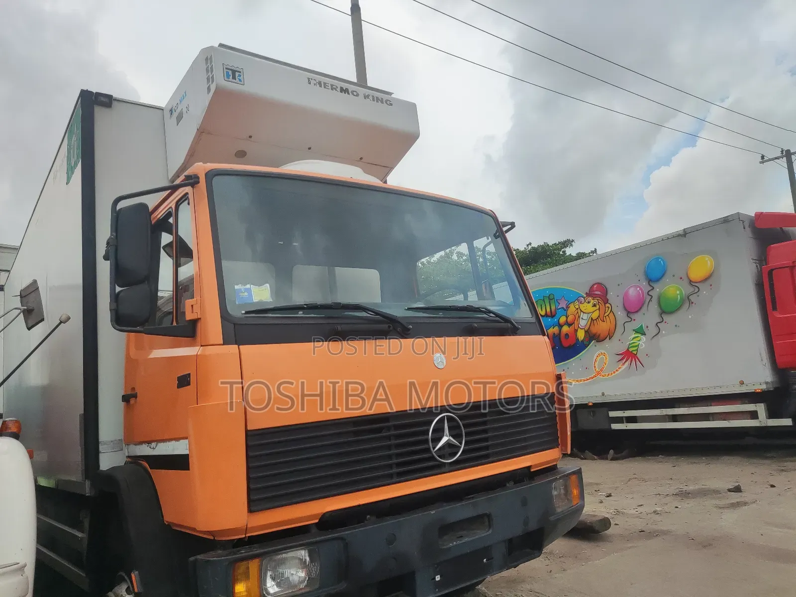 Refrigerator Truck