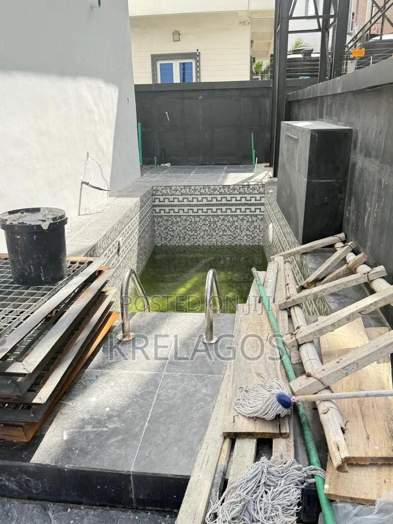5bdrm Duplex in Osapa london for sale
