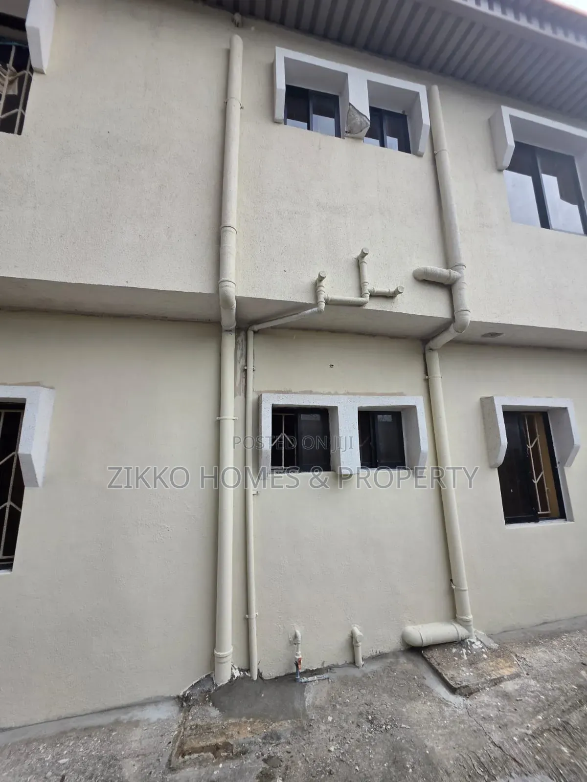 3bdrm Block of Flats in Taiye Aruwayo, Awoyaya for sale