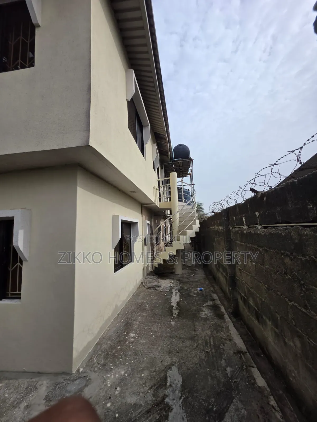 3bdrm Block of Flats in Taiye Aruwayo, Awoyaya for sale