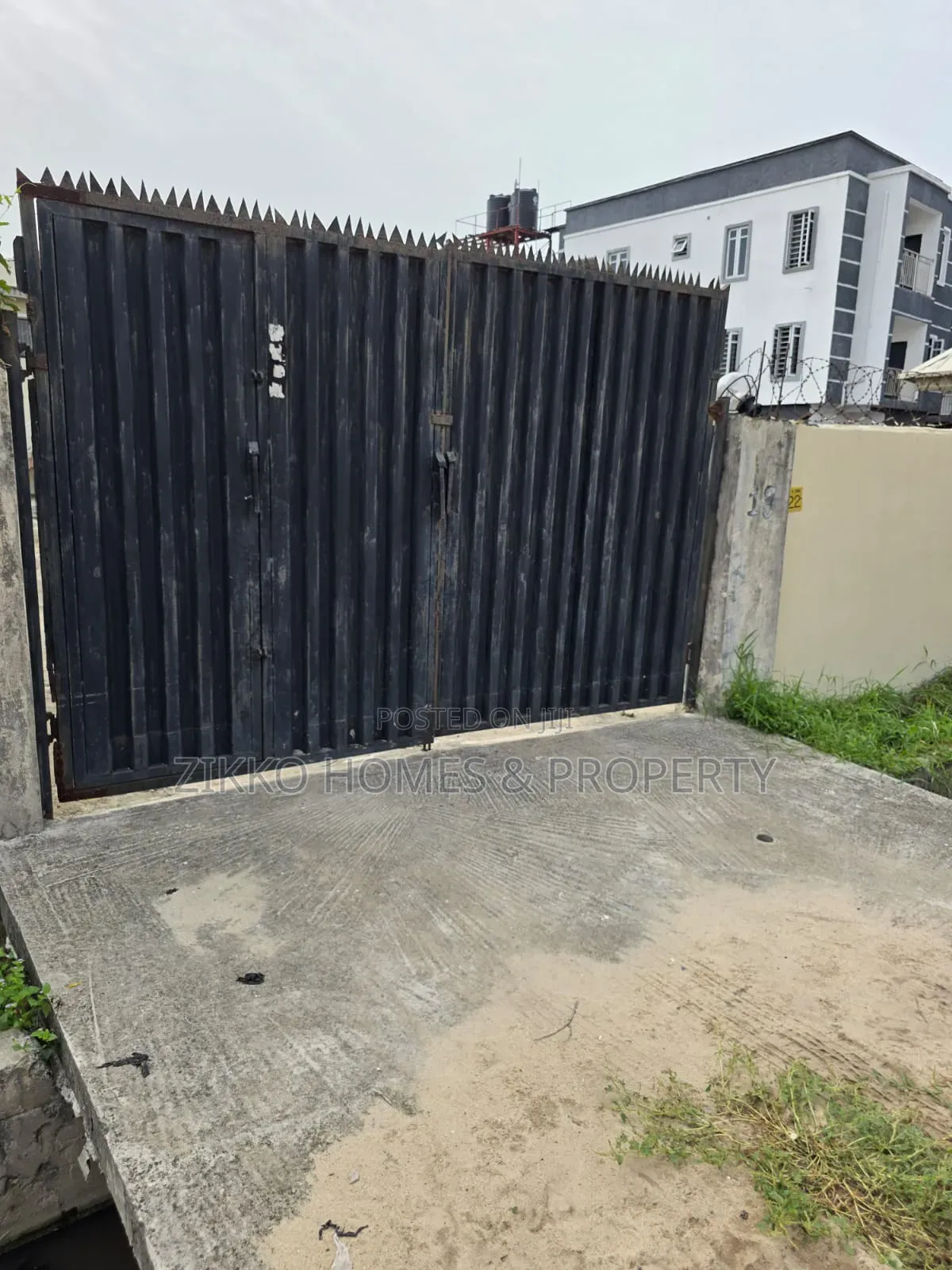 3bdrm Block of Flats in Taiye Aruwayo, Awoyaya for sale