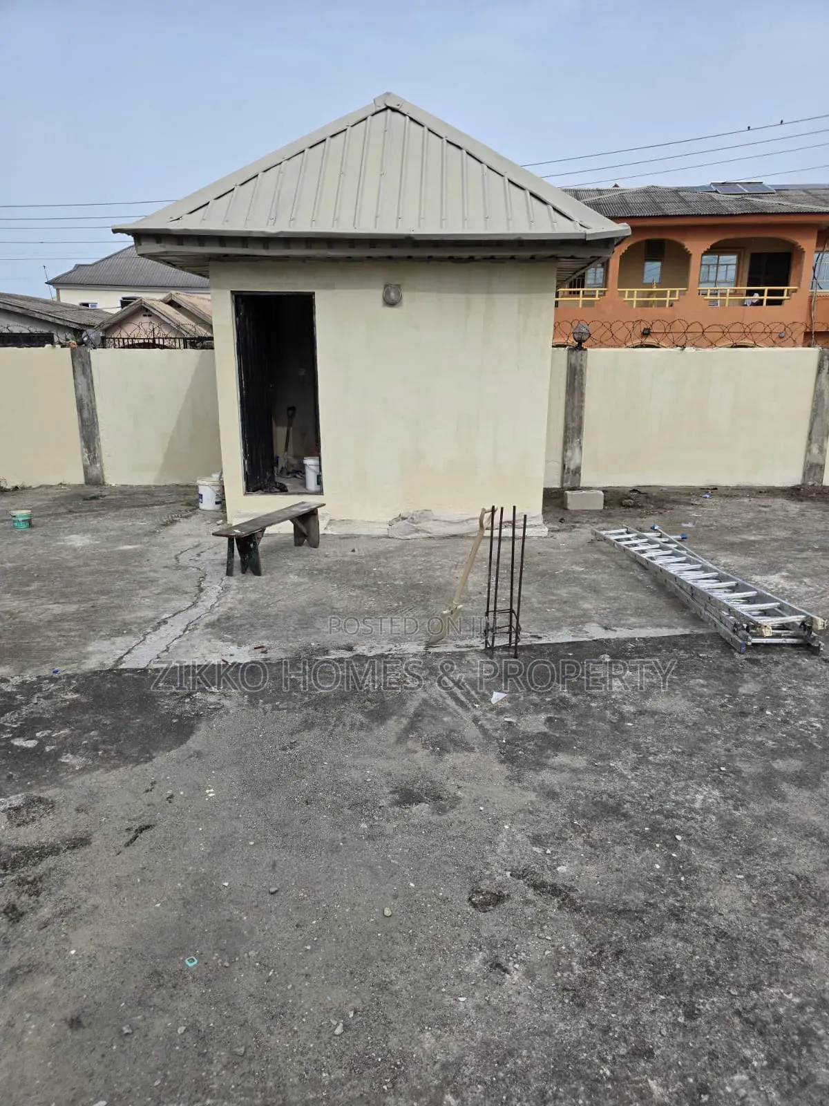 3bdrm Block of Flats in Taiye Aruwayo, Awoyaya for sale
