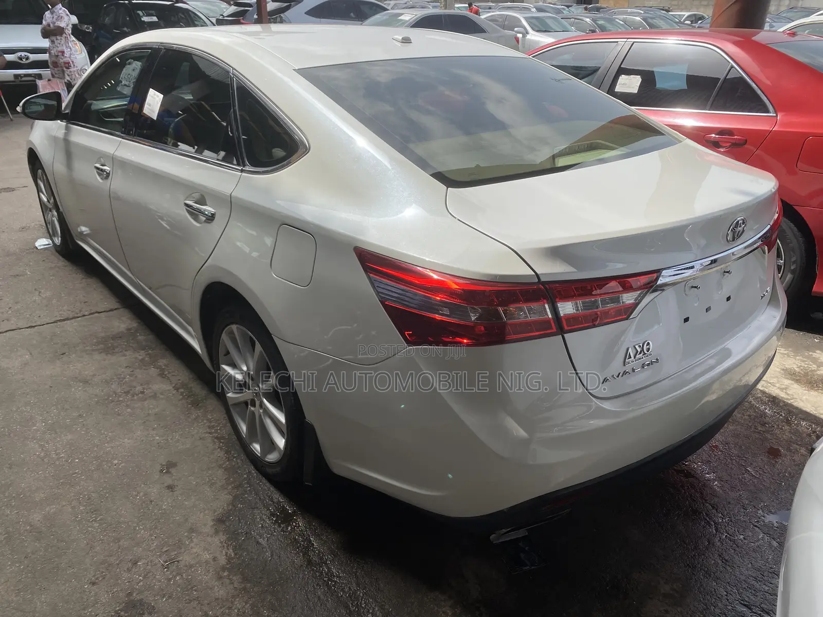Toyota Avalon XLE Sedar FWD (3.5L 6cyl 6A) 2013 White