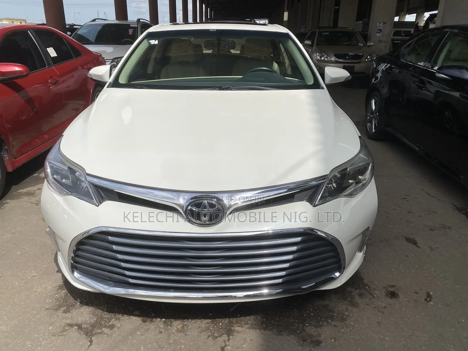 Toyota Avalon XLE Sedar FWD (3.5L 6cyl 6A) 2013 White