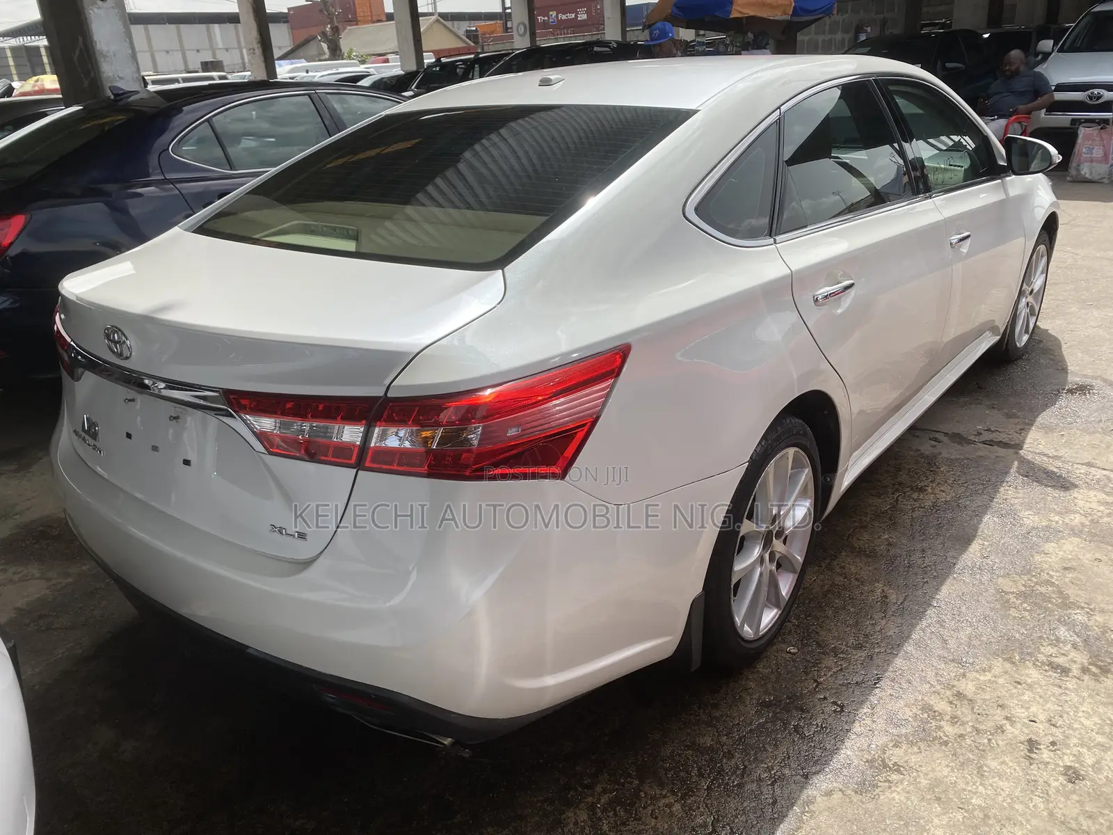 Toyota Avalon XLE Sedar FWD (3.5L 6cyl 6A) 2013 White