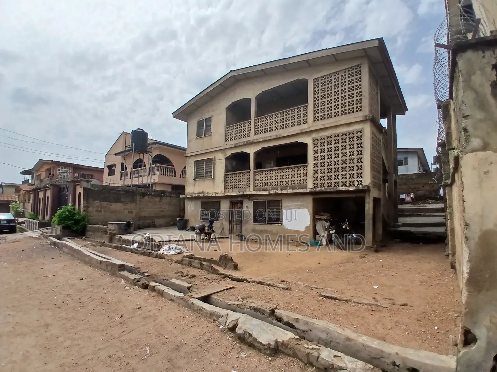 18bdrm Apartment in Agbowo, Ibadan for sale