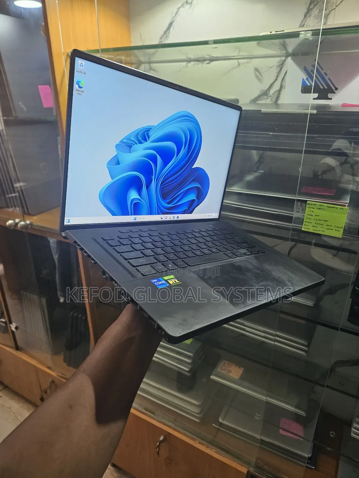 Laptop Asus ROG Zephyrus G16 24GB Intel Core I7 SSD 1T