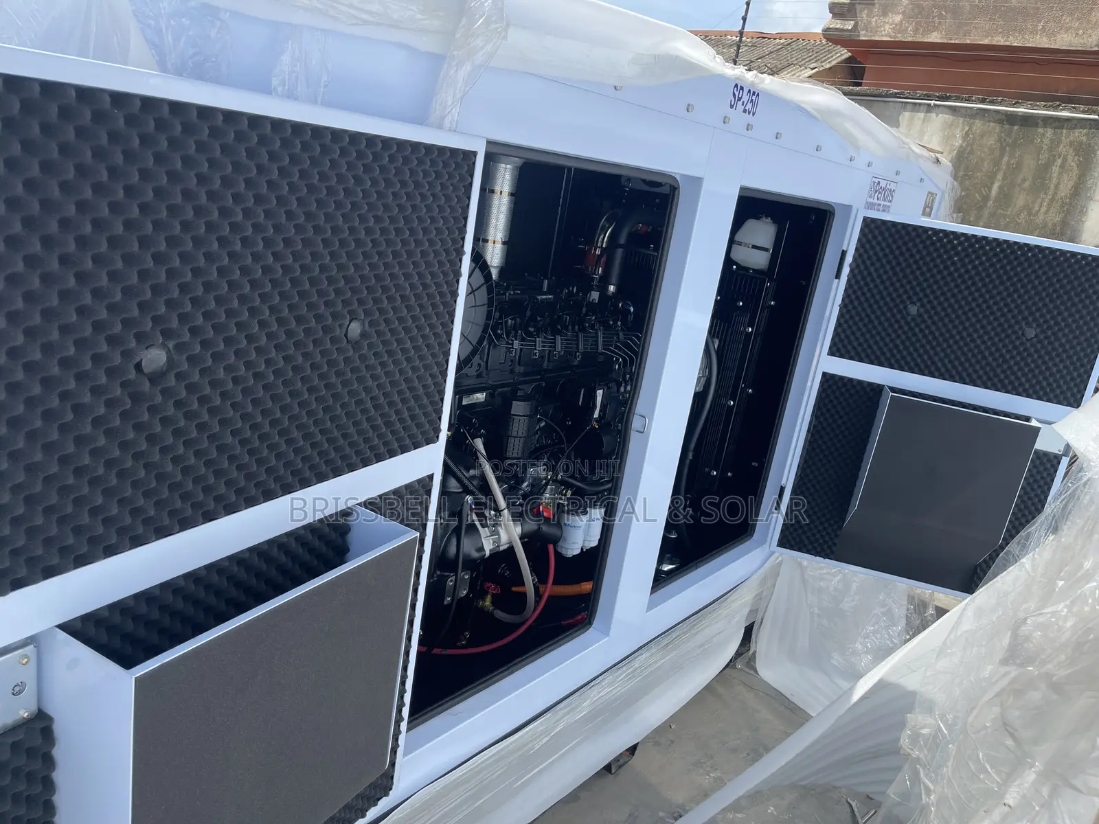 Heavy-duty England Perkins Soundproof Diesel Generator250kva