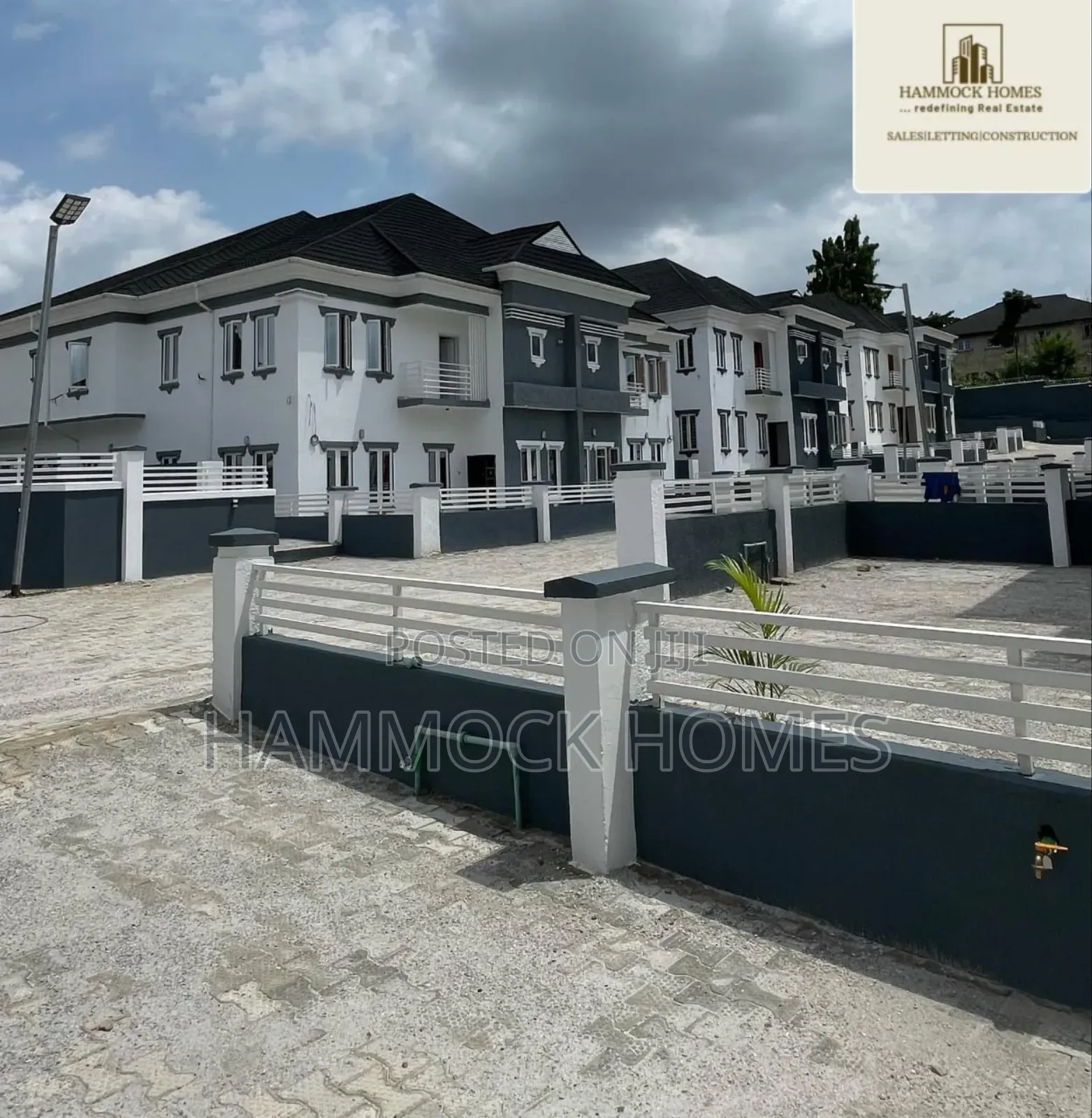 4bdrm Duplex in Jericho Gra for sale