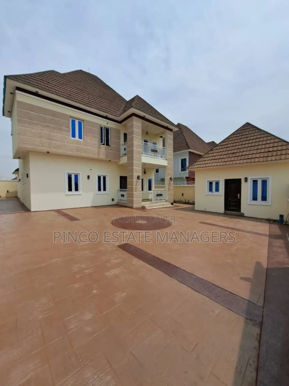 5bdrm Duplex in Lokogoma for sale
