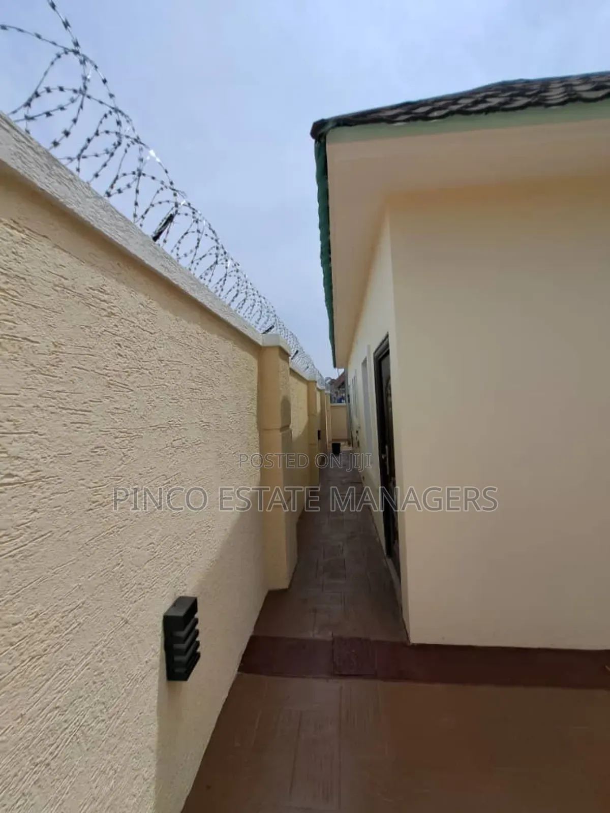 5bdrm Duplex in Lokogoma for sale