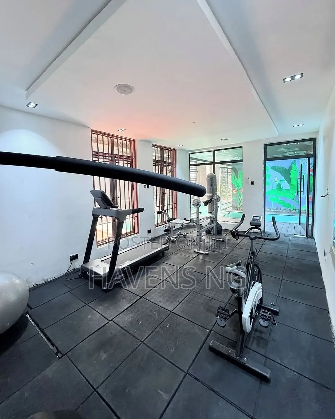 Luxury 2-Bedroom Maisonette With Cinema, Outdoor Cabana