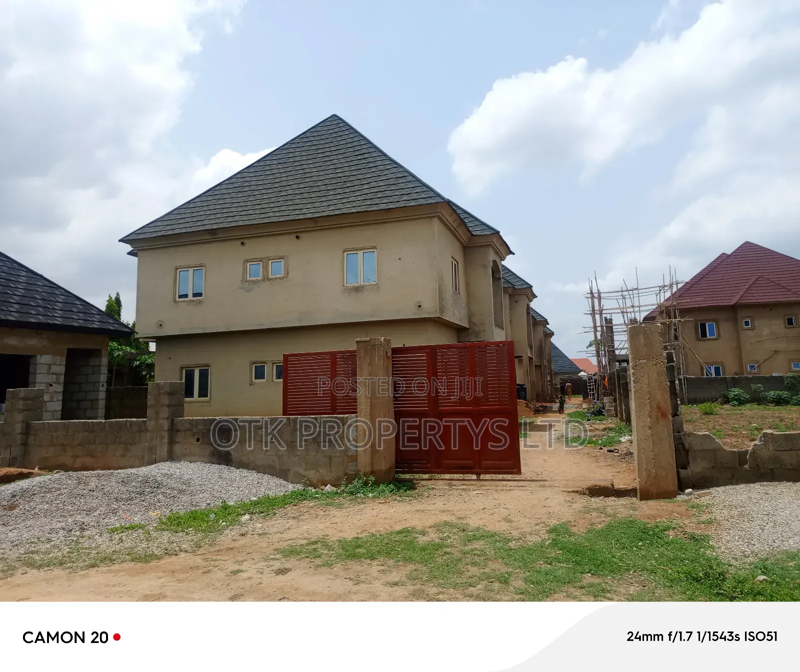 3bdrm Block of Flats in Chigakwere Kubwa for sale