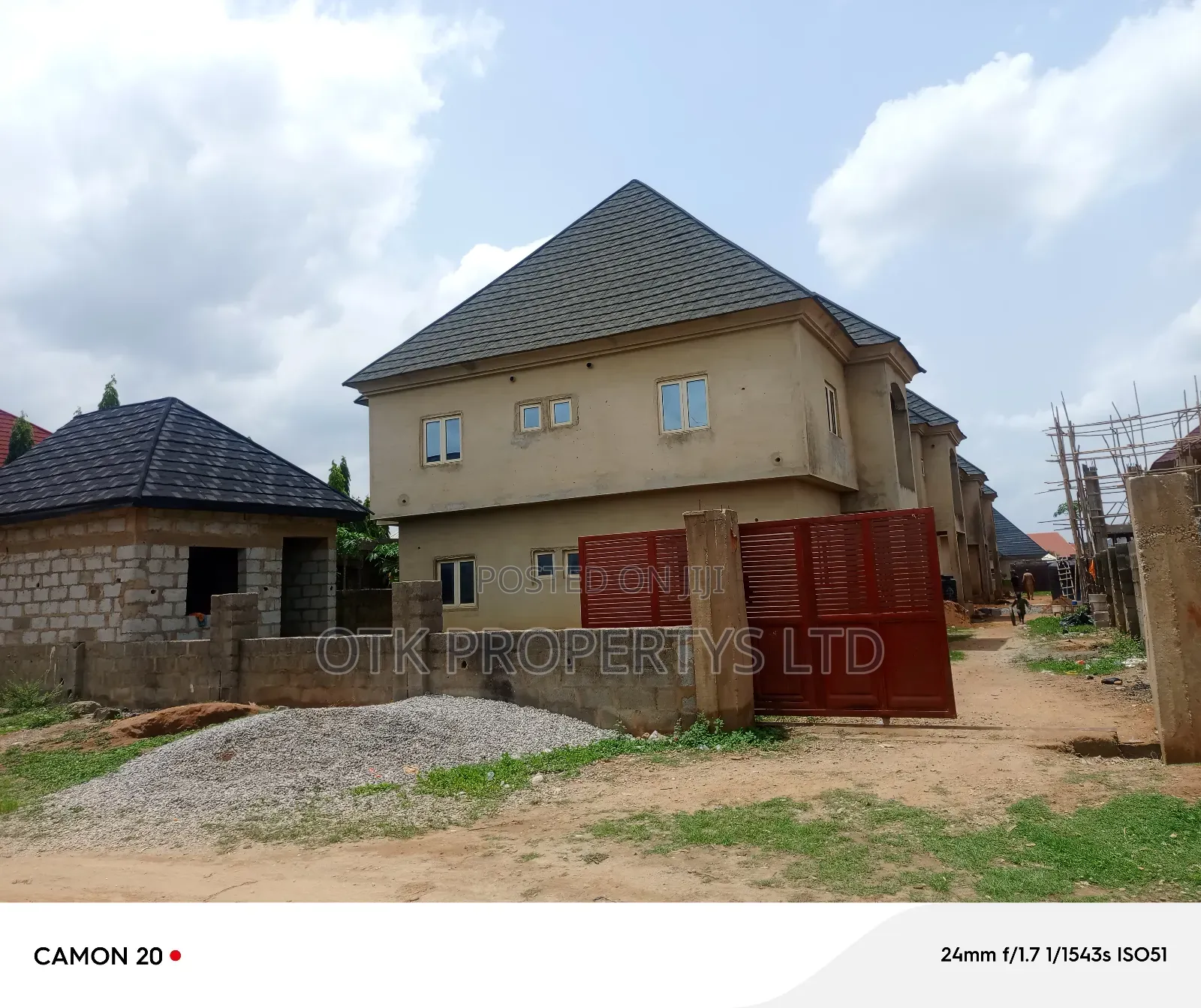 3bdrm Block of Flats in Chigakwere Kubwa for sale