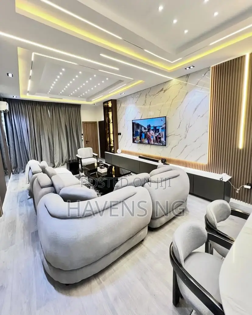 Luxury 3-Bedroom Apartment With Private Bar and Smoking Area