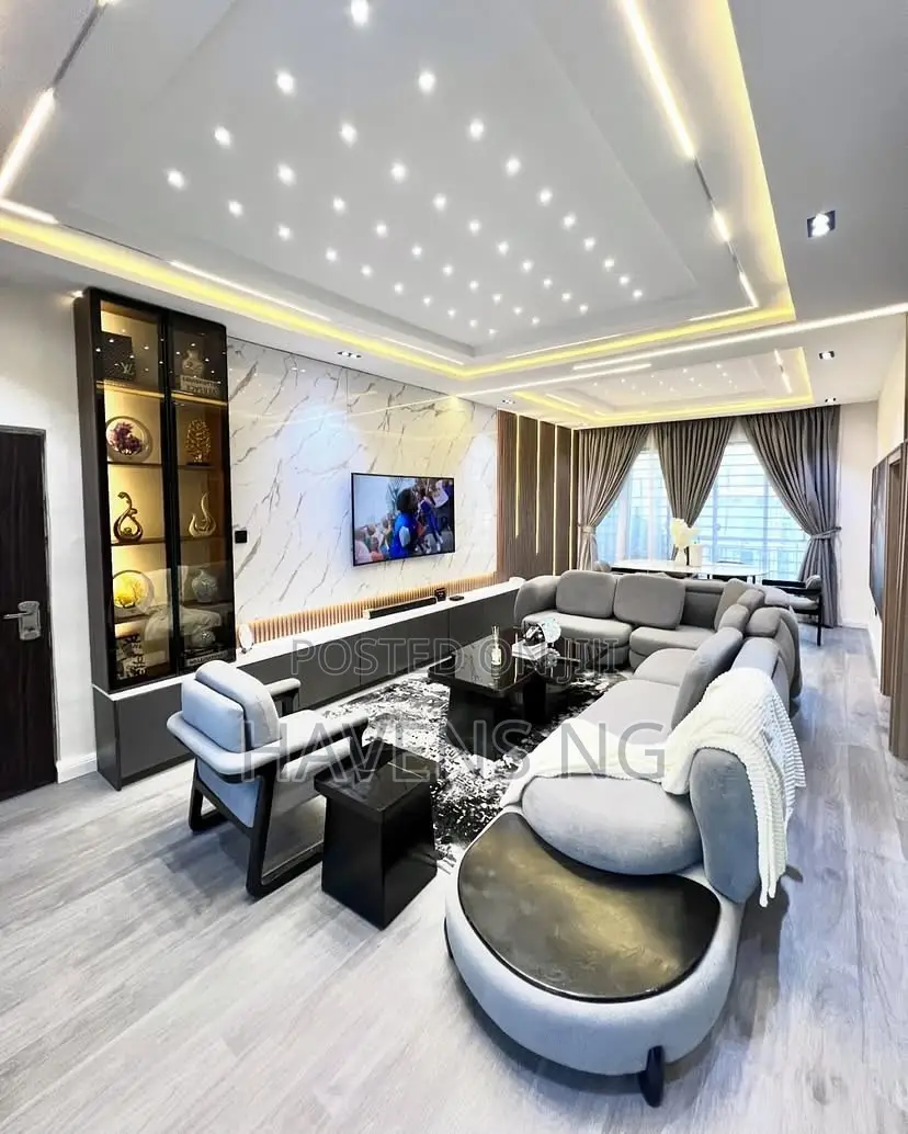 Luxury 3-Bedroom Apartment With Private Bar and Smoking Area