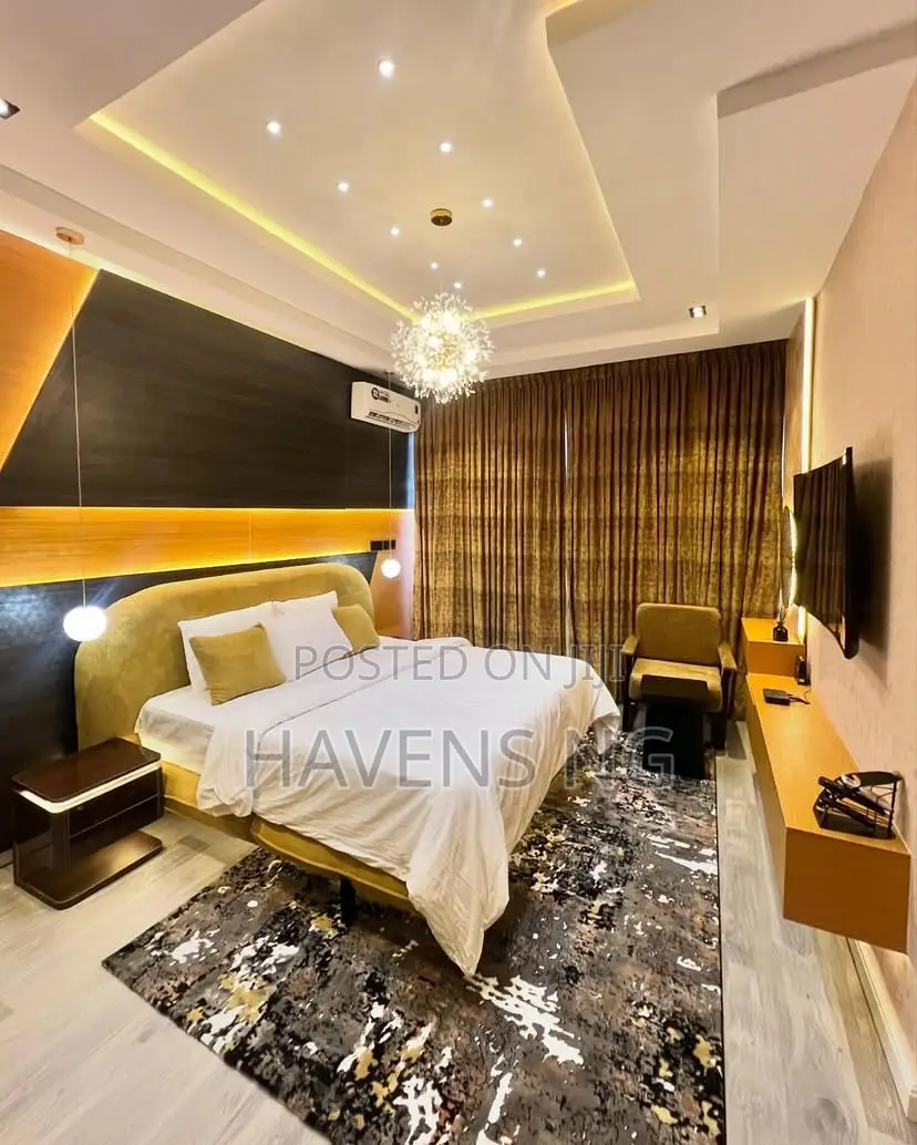 Luxury 3-Bedroom Apartment With Private Bar and Smoking Area