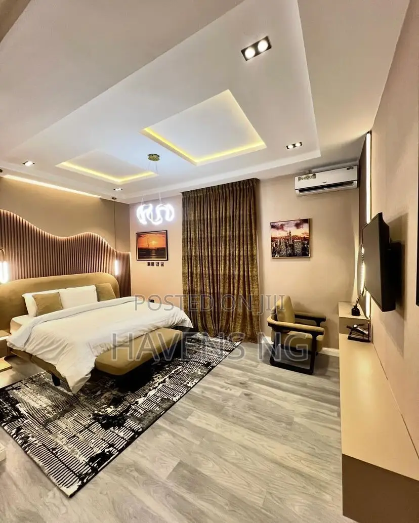 Luxury 3-Bedroom Apartment With Private Bar and Smoking Area