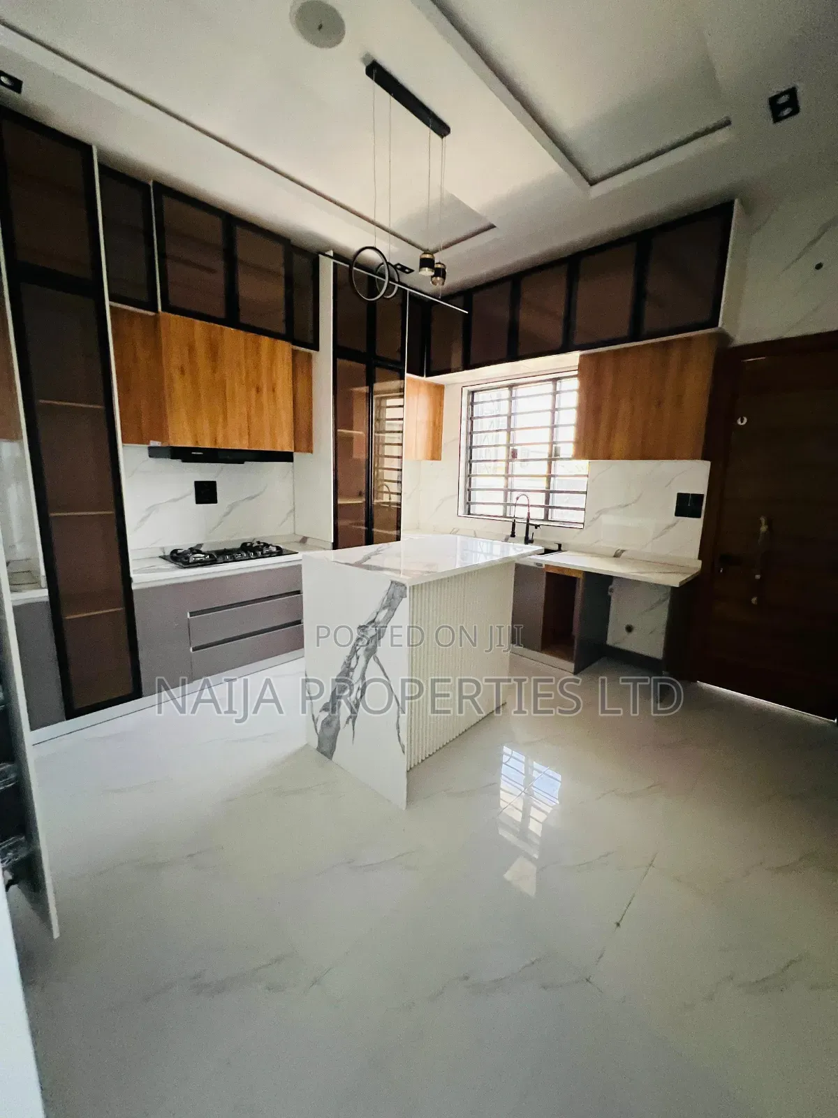5bdrm Duplex in Mobil Rd, Ajah for sale