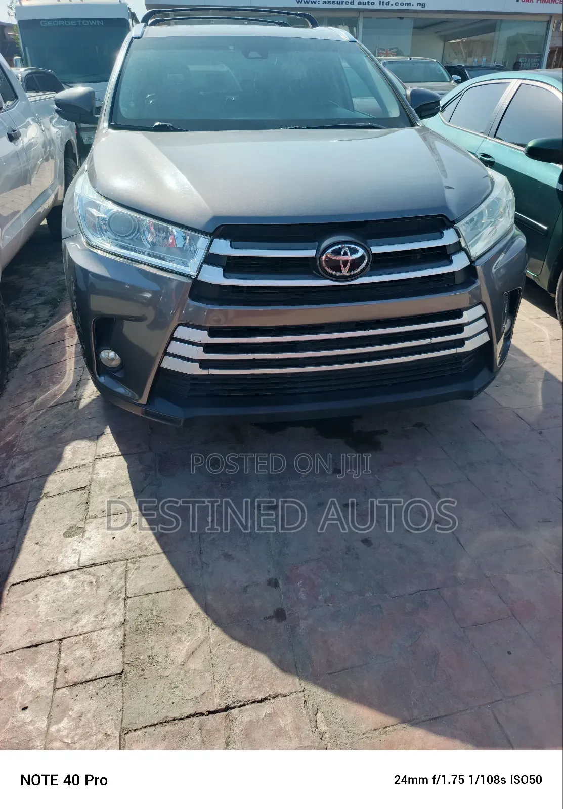 Toyota Highlander XLE 4x4 V6 (3.5L 6cyl 8A) 2018 Gray