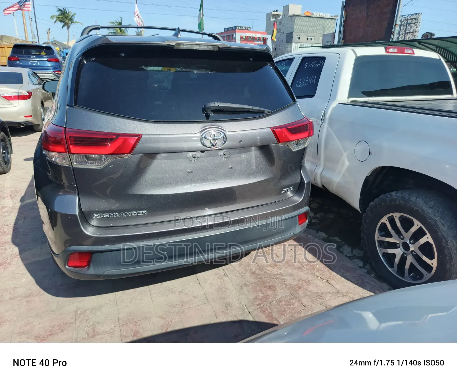 Toyota Highlander XLE 4x4 V6 (3.5L 6cyl 8A) 2018 Gray