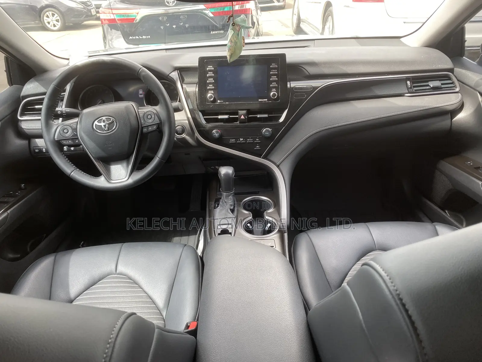 Toyota Camry SE 2021 Silver