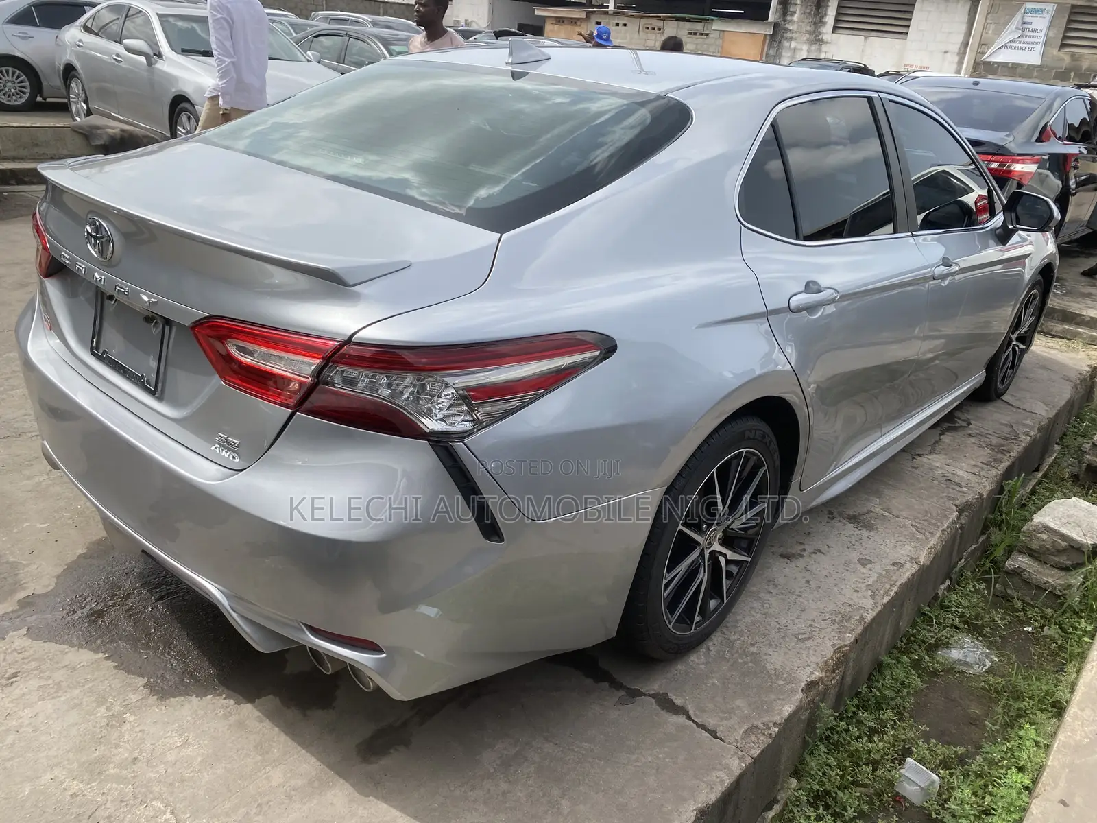 Toyota Camry SE 2021 Silver