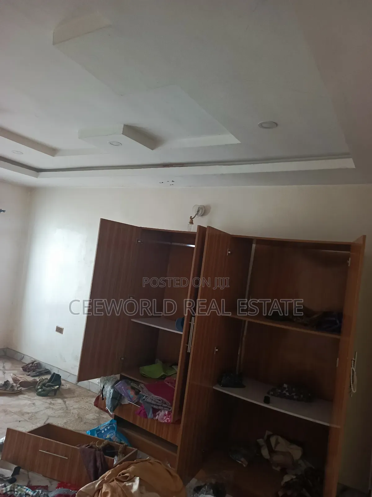 A Whole Building for Lease at Oke Ado
