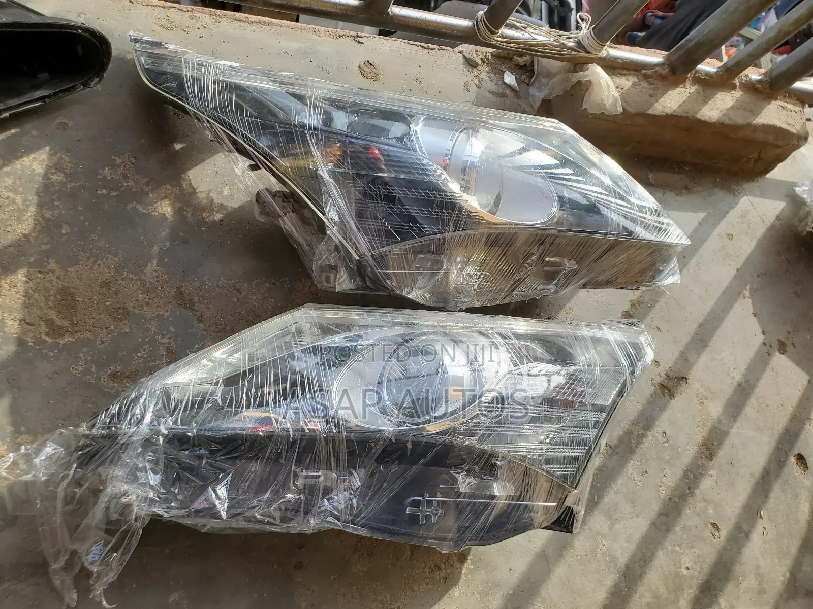 Headlamp Avensis 2012 -2014