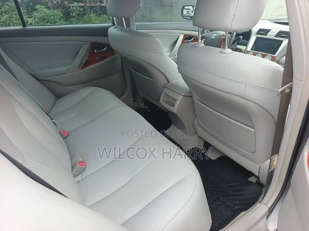 Toyota Camry LE V6 4dr Sedan (3.5L 6cyl 6AM) 2009 Gray