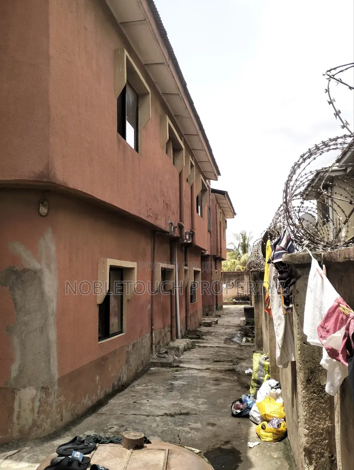 3bdrm Block of Flats in Off Memodu Street St, Iseri Olofin for sale