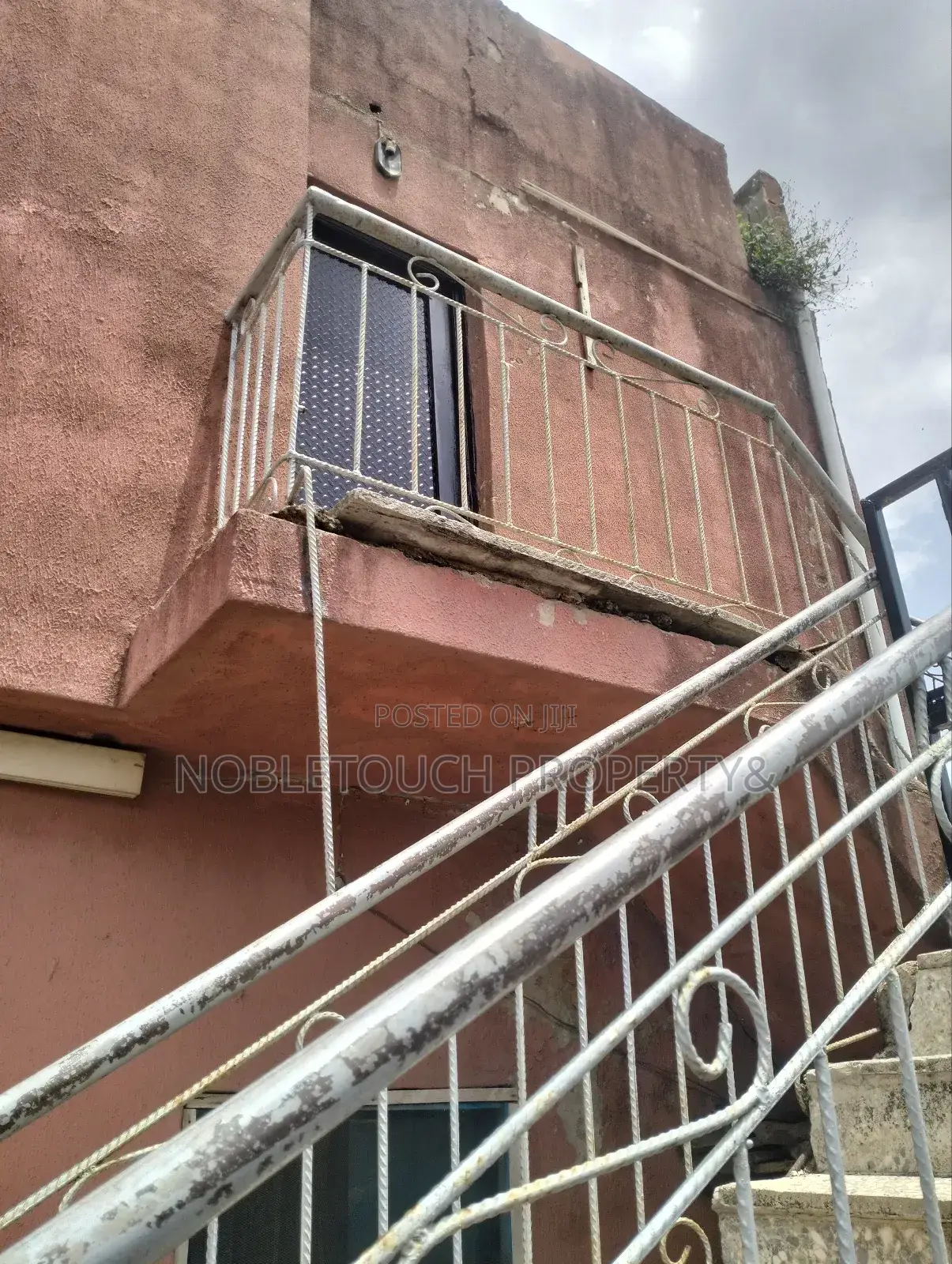 3bdrm Block of Flats in Off Memodu Street St, Iseri Olofin for sale