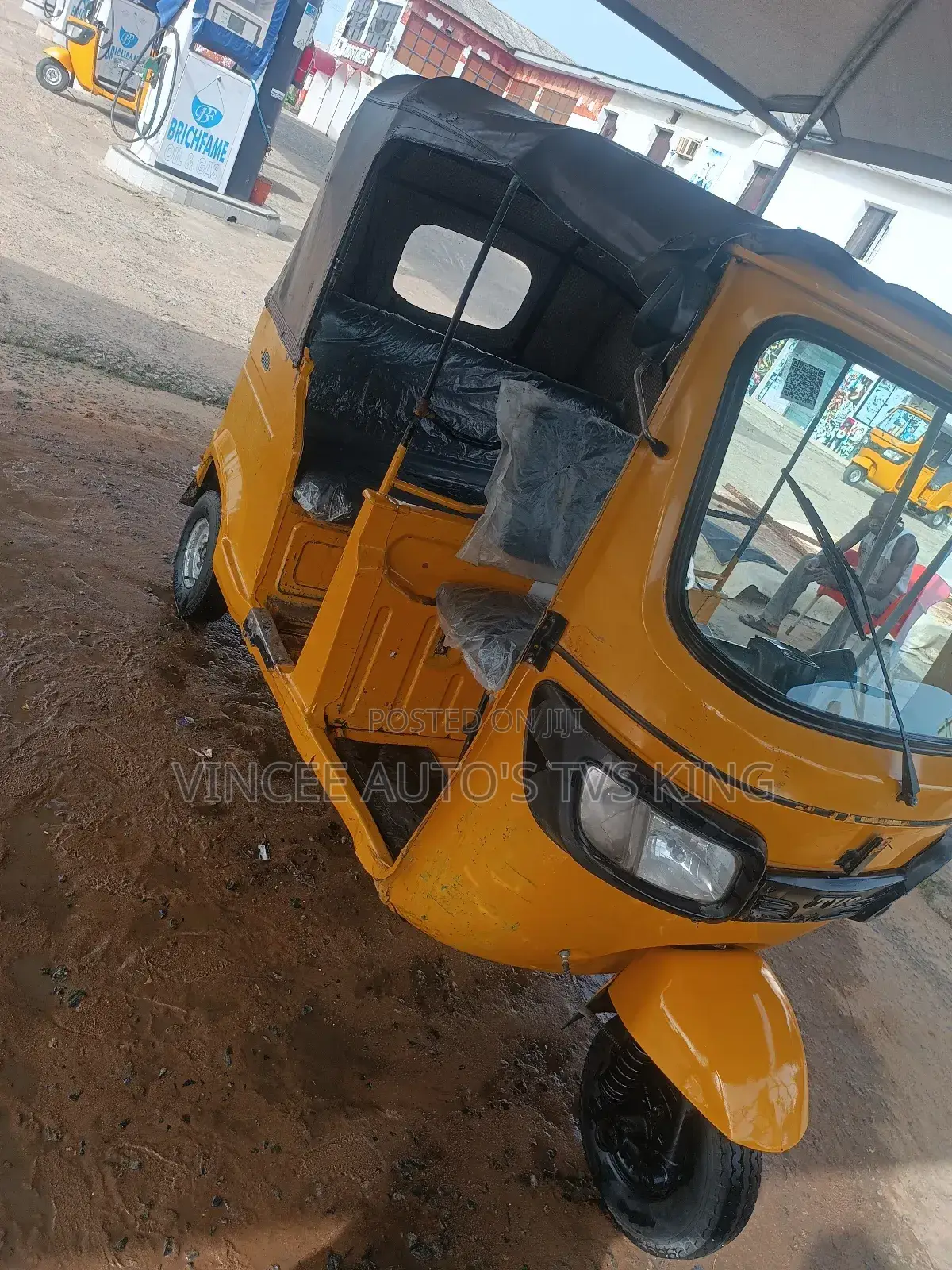 TVS Apache 180 RTR 2022 Yellow