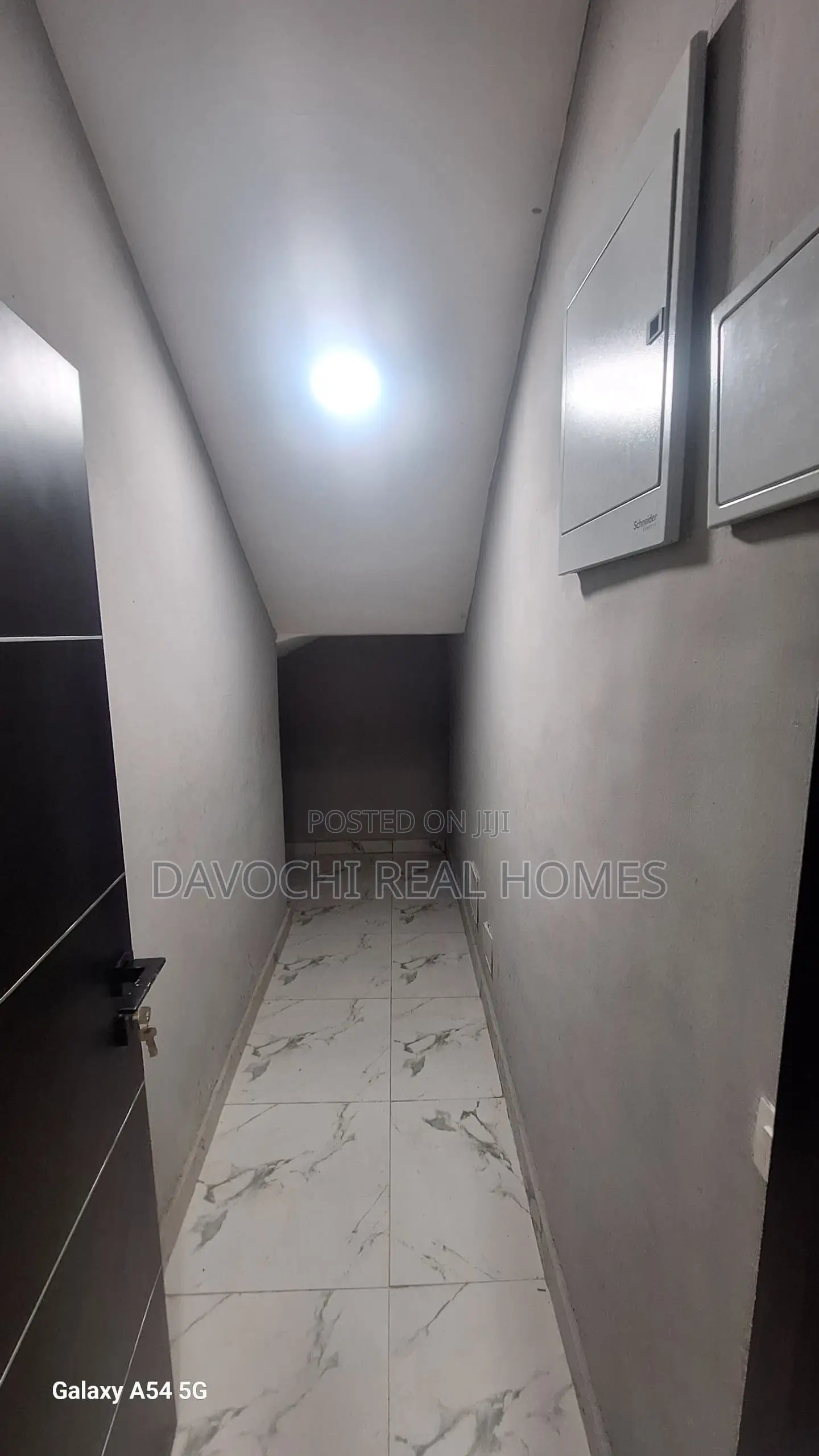 3bdrm Duplex in Bakare Estate, for rent