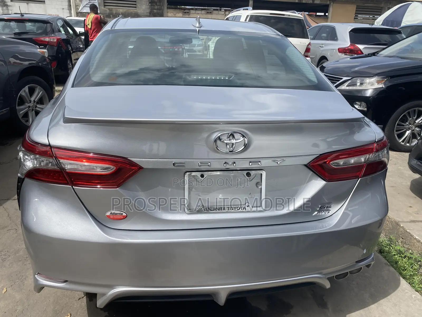 Toyota Camry SE 2021 Silver