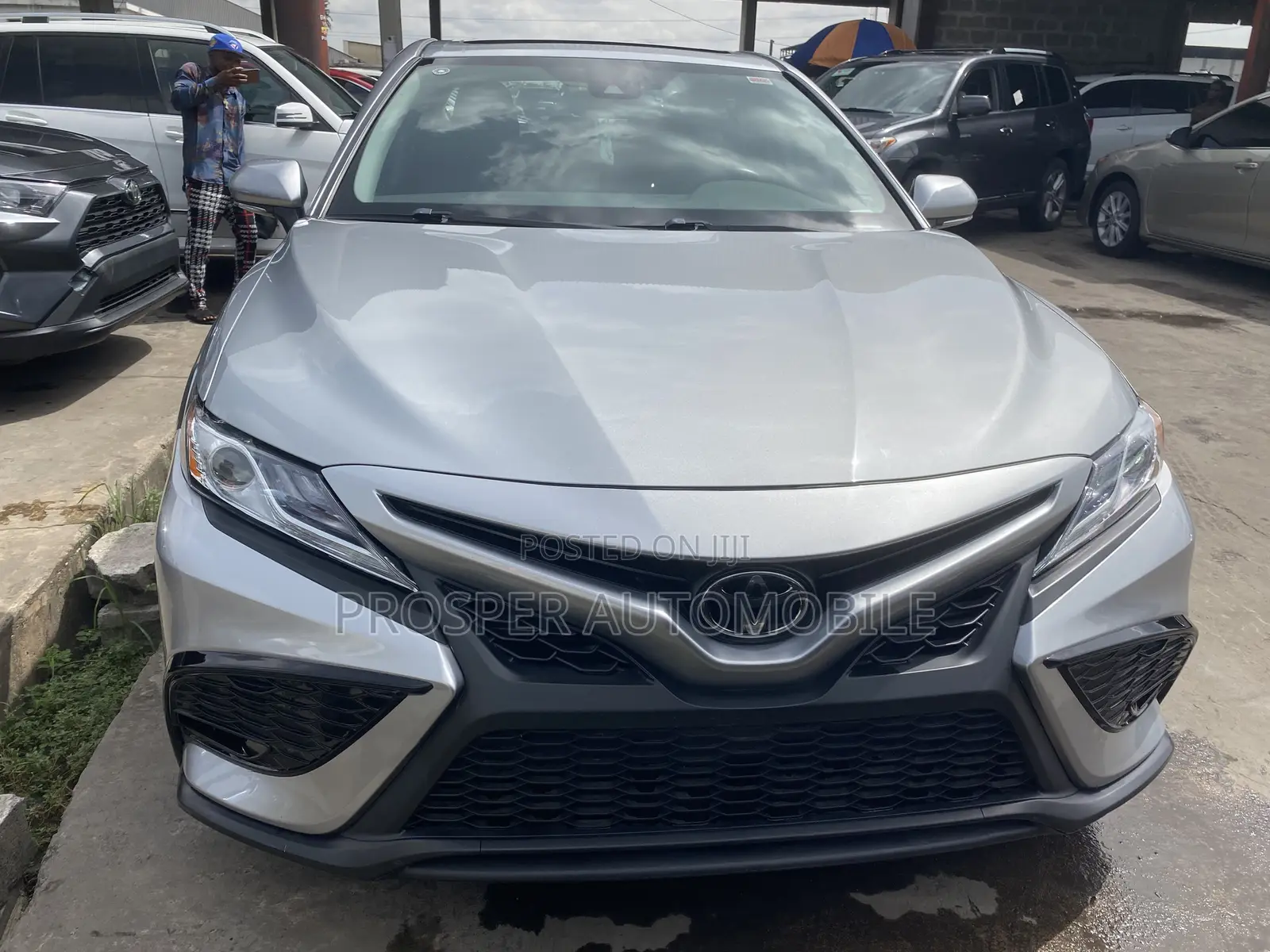 Toyota Camry SE 2021 Silver