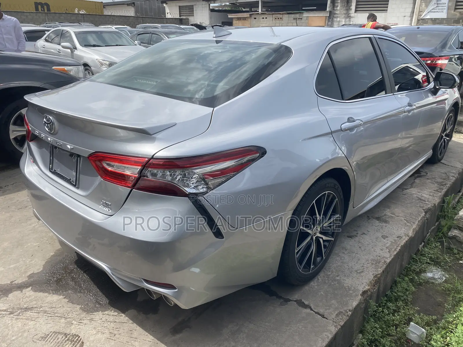Toyota Camry SE 2021 Silver