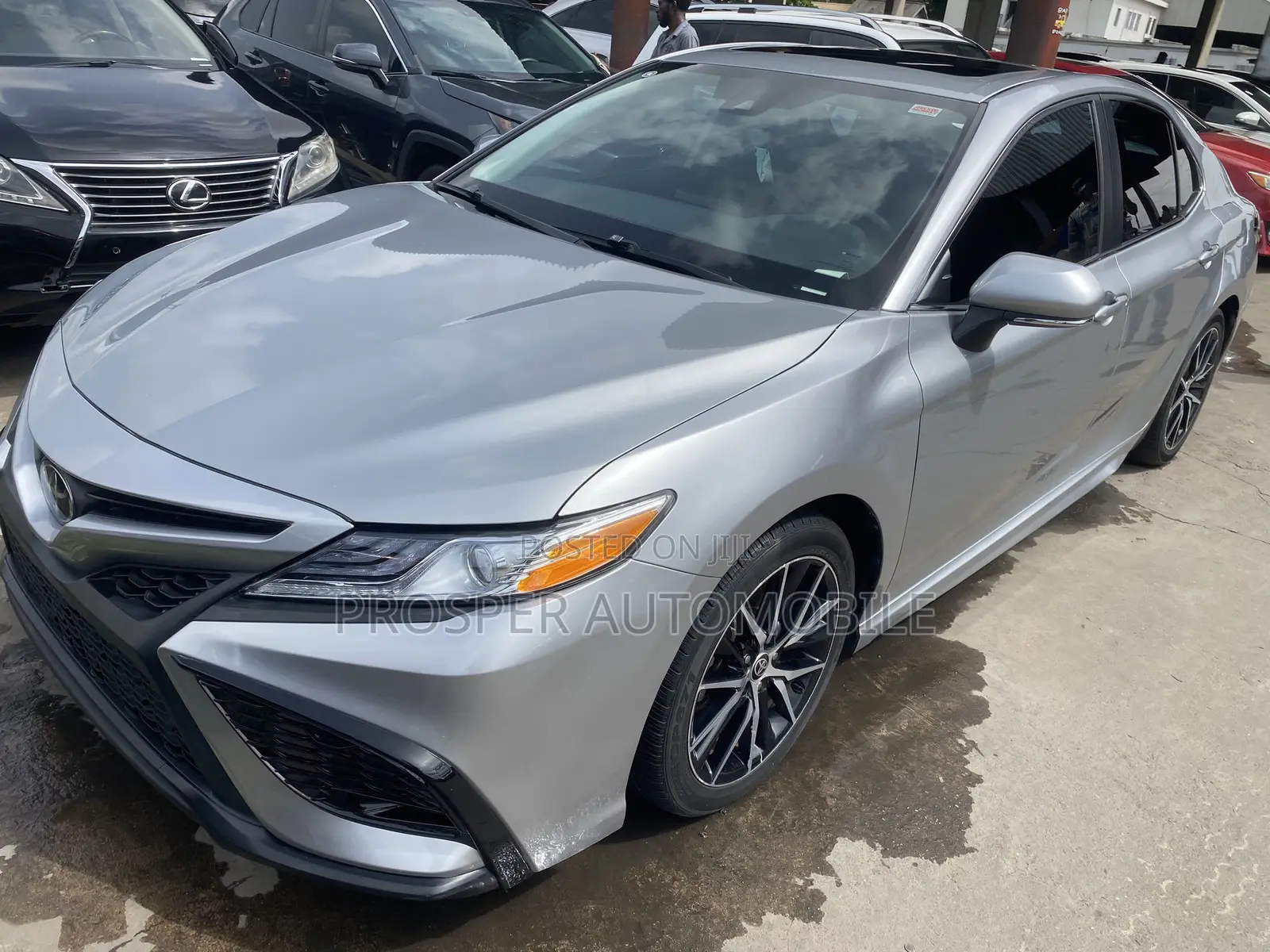Toyota Camry SE 2021 Silver
