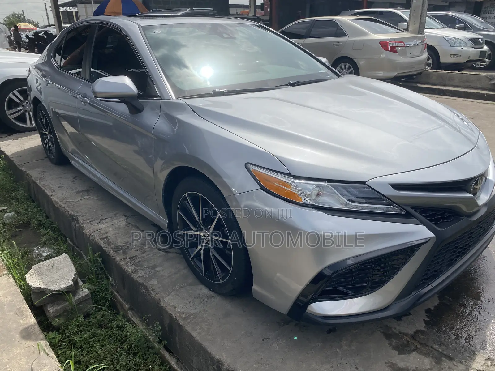 Toyota Camry SE 2021 Silver
