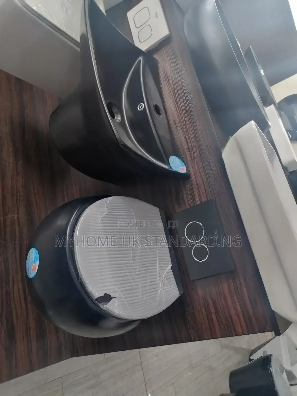 Black Color Ceramic Porcelain Wall Hung Toilet Water Closet