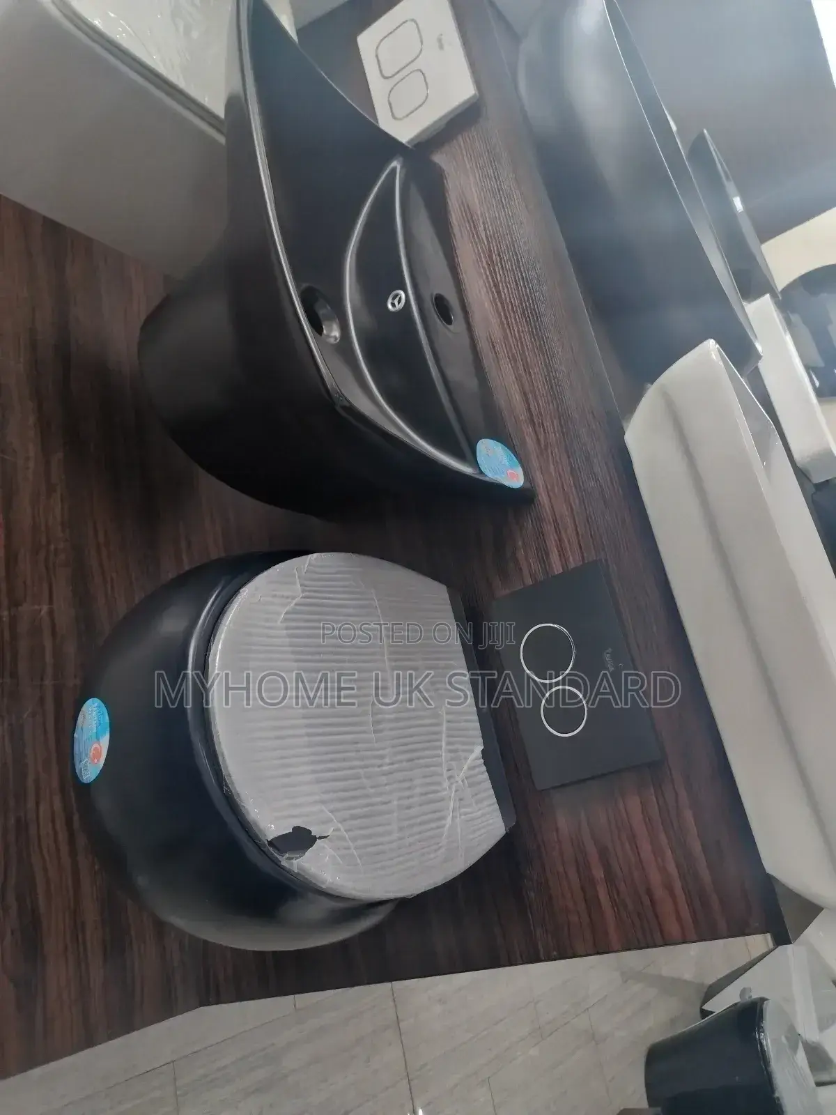 Black Color Ceramic Porcelain Wall Hung Toilet Water Closet