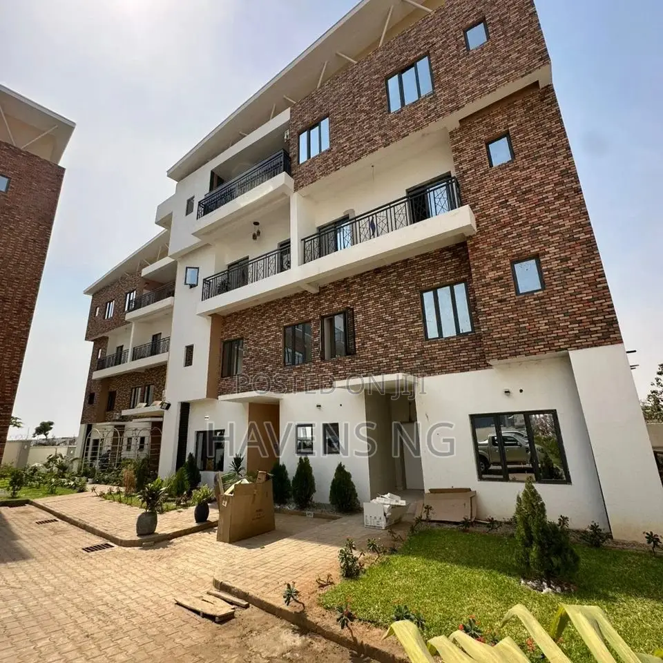 4bdrm Duplex in Gaduwa for sale