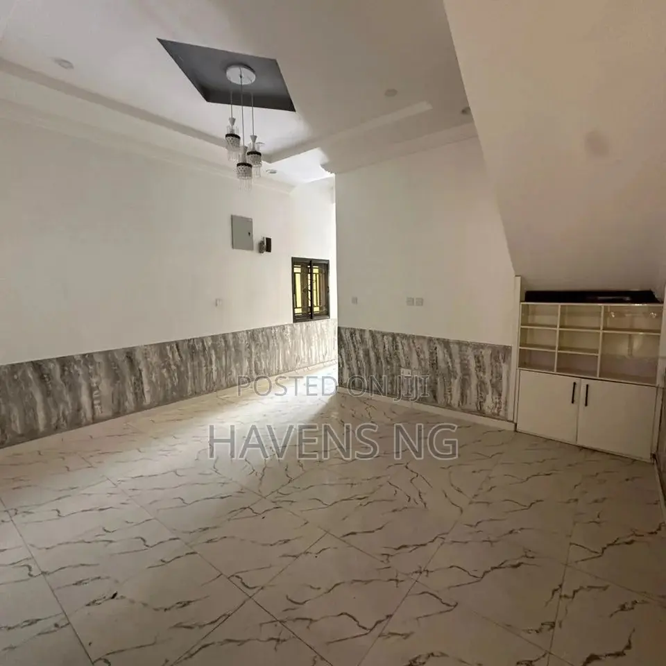 4bdrm Duplex in Gaduwa for sale